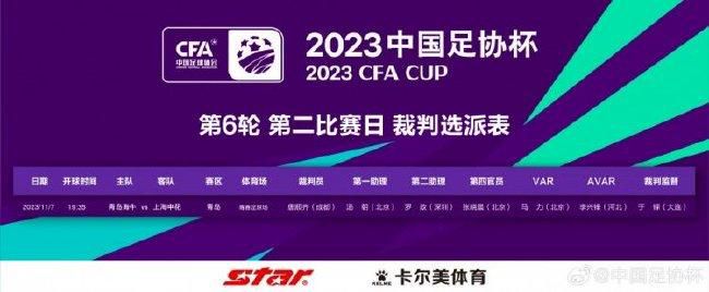 ”在故事设定里，关小伟是一个在婴儿时期被弃养的人，而后在福利院生活，因此他迫切渴望建立单一的抚养关系，但在很长的时间里都没有遇到。