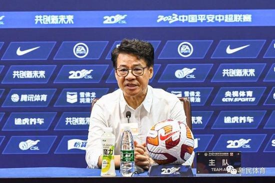 人类与龙族各自守护着适合自己生存的天地，虽然分离，却在共同的地球上遥相守望。